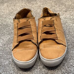 Casual Slip-On women's Canvas Sneakers in Tan